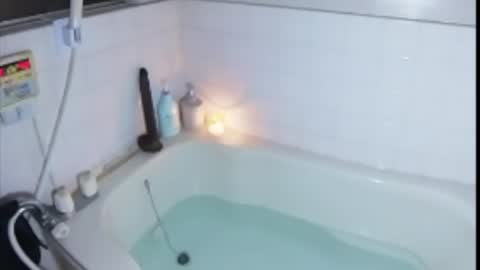 whattheylike online show from March 25, 9:35 am