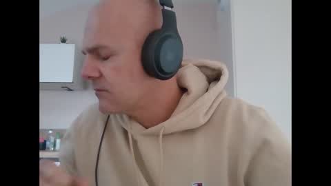 Snapshot of whiteeaglesrb chatting on December 24, 2:54 pm whiteeaglesrb online show from December 24, 2:54 pm