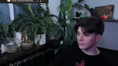 Gus online show from October 27, 9:17 pm