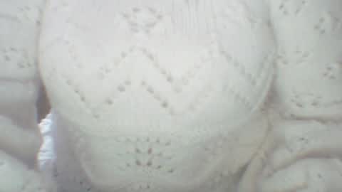 whitesweater online show from December 4, 7:39 am