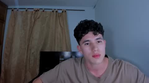 whos_he online show from November 29, 11:40 pm