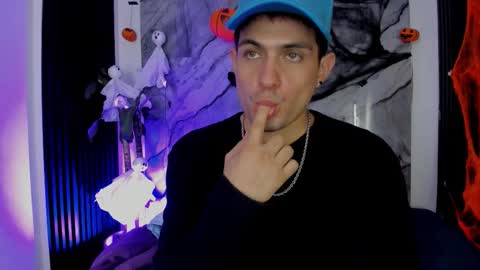 Snapshot of william_steel_ chatting on October 22, 4:27 am william_steel_ online show from October 22, 4:27 am