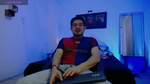william_steel_ online show from May 21, 10:09 am