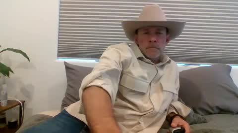 wingnutt765733 online show from March 4, 12:50 am