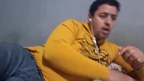 Snapshot of wolfrot chatting on January 19, 2:25 am wolf boy online show from January 19, 2:25 am