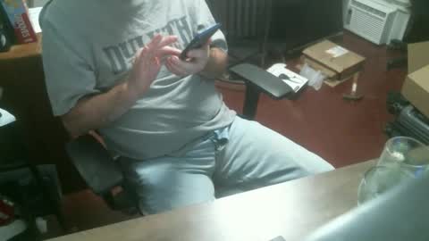 Snapshot of woodworker6473 chatting on October 23, 12:36 am woodworker6473 online show from October 23, 12:36 am