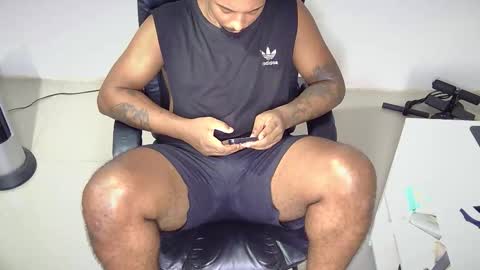 Snapshot of xaviermillerxxx chatting on October 25, 6:31 pm Xavier Miller online show from October 25, 6:31 pm