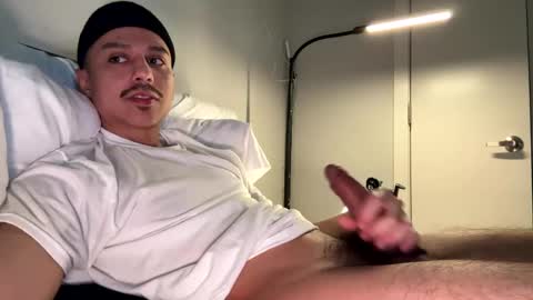 Snapshot of xmomentumx chatting on February 24, 5:20 pm xmomentumx online show from February 24, 5:20 pm