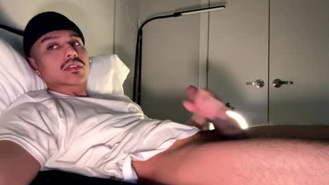 Snapshot of xmomentumx chatting on December 6, 5:11 pm xmomentumx online show from December 6, 5:11 pm