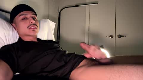 Snapshot of xmomentumx chatting on December 10, 4:34 am xmomentumx online show from December 10, 4:34 am