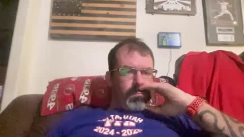 Snapshot of xmountainx chatting on December 6, 8:37 am Mountain online show from December 6, 8:37 am