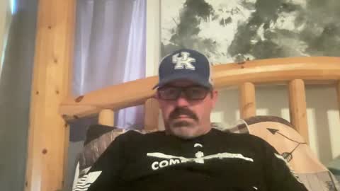 Snapshot of xmountainx chatting on October 3, 3:17 pm Mountain online show from October 3, 3:17 pm