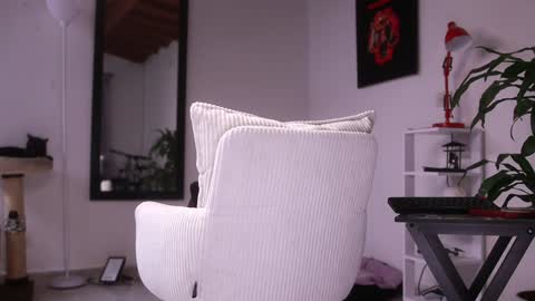Snapshot of xomega_02 chatting on February 6, 7:51 pm   online show from February 6, 7:51 pm