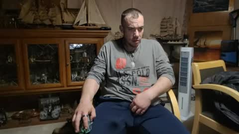 xxScubaStevexx online show from April 13, 12:44 am