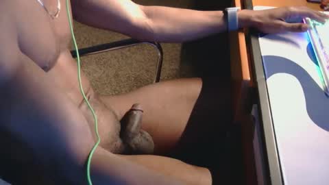 y_sticky online show from November 9, 5:00 am