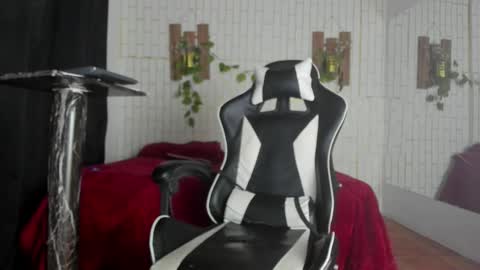 yacksson_lawrence online show from September 15, 2:58 am