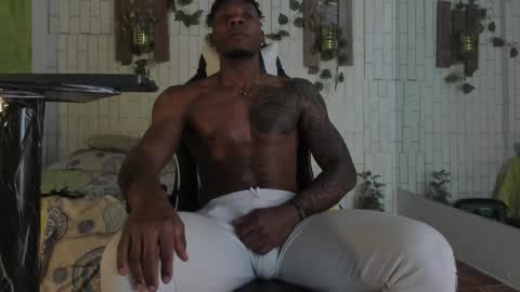 yacksson_lawrence online show from December 11, 4:51 am