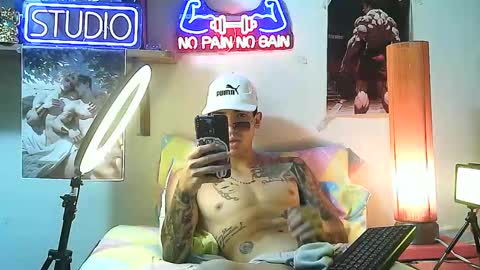 Snapshot of yeisoncastellanos1999 chatting on October 24, 7:04 pm yeisoncastellanos1999 online show from October 24, 7:04 pm