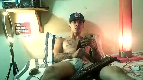 yeisoncastellanos1999 online show from June 18, 4:34 pm