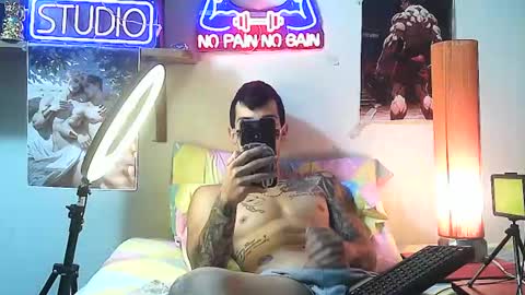 Snapshot of yeisoncastellanos1999 chatting on October 23, 1:53 am yeisoncastellanos1999 online show from October 23, 1:53 am