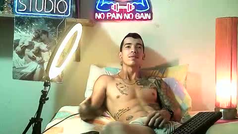 yeisoncastellanos1999 online show from December 15, 9:34 pm