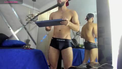 Yiyo online show from March 9, 2:21 pm