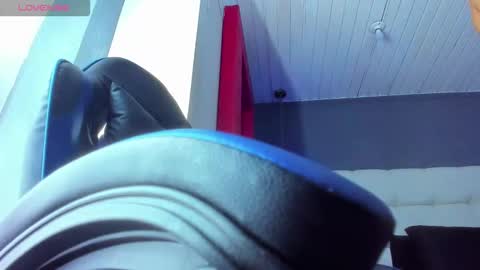 Yiyo online show from February 20, 6:26 am