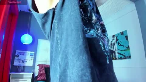 Yiyo online show from November 5, 9:06 pm