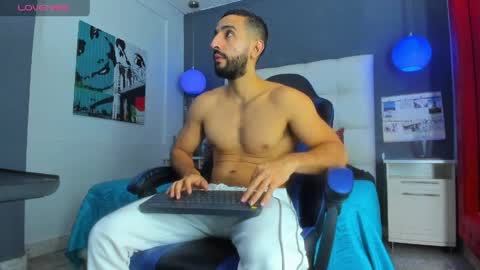 Yiyo online show from March 30, 8:54 pm