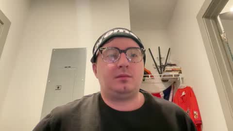 yogasmokedog69 online show from April 28, 2:49 am