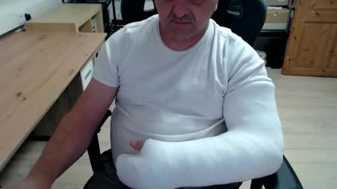 yoschi1976 online show from October 31, 5:16 pm