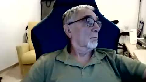 yoska281 online show from June 12, 4:11 am