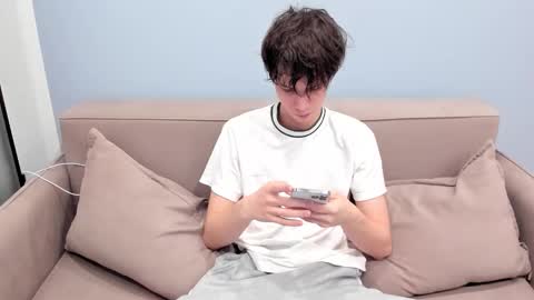 your_shy_guy online show from February 3, 7:35 am