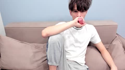 your_shy_guy online show from February 7, 1:46 am