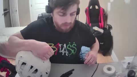 yungfalc online show from November 19, 5:51 am