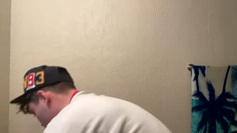 yungstudbev online show from December 31, 3:55 am