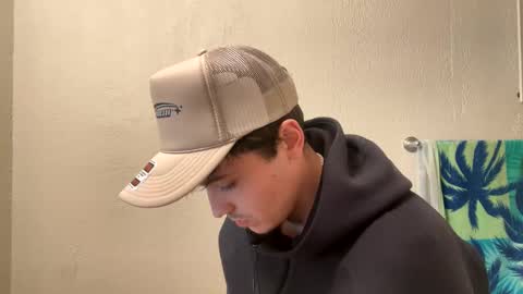 yungstudbev online show from February 14, 3:33 am