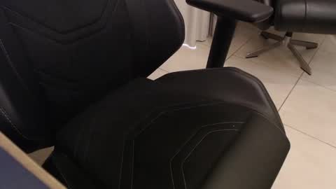 yuup online show from October 12, 1:27 pm