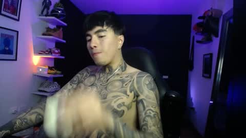 zac_muller1 online show from October 19, 1:54 am