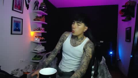 zac_muller1 online show from November 21, 9:19 am