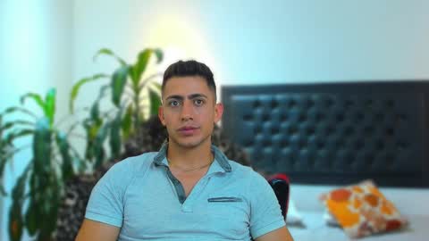 zachpri20 online show from September 24, 9:19 am