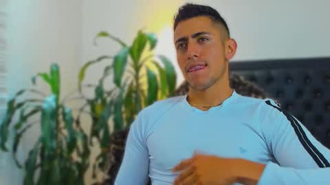 zachpri20 online show from October 11, 11:58 am