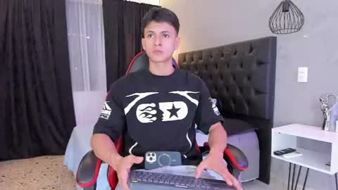 Samuel online show from June 30, 7:59 pm