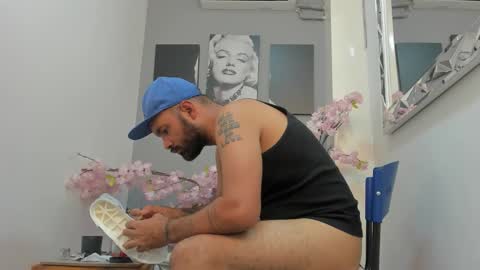 zane_cross online show from October 7, 2:43 pm