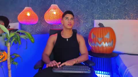 Snapshot of zayne_cross chatting on October 20, 5:11 am Zayn Cross online show from October 20, 5:11 am