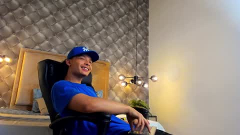 zeus online show from January 3, 4:22 am