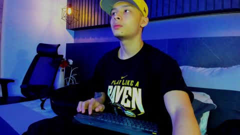 zeus online show from January 31, 3:30 am