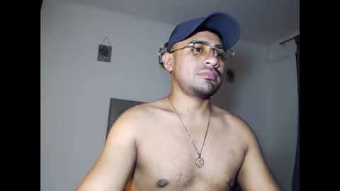 zeussexyhot online show from May 15, 5:59 am