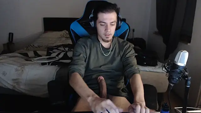 AlbanerYaro45 online show from January 1, 10:24 pm