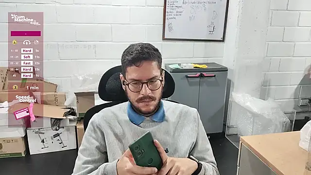 Snapshot of AndyHepburn chatting on October 10, 4:34 pm AndyHepburn online show from October 10, 4:34 pm